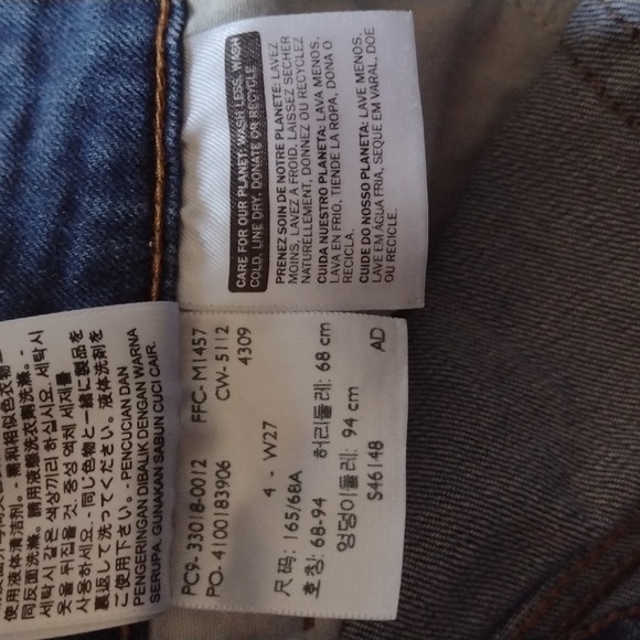 Levi's Distressed Hem Denim Shorts Size 4 - Picture 5 of 6